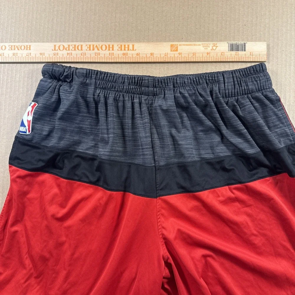 Classic Adidas Atlanta Hawks NBA Men's Shorts Size XL